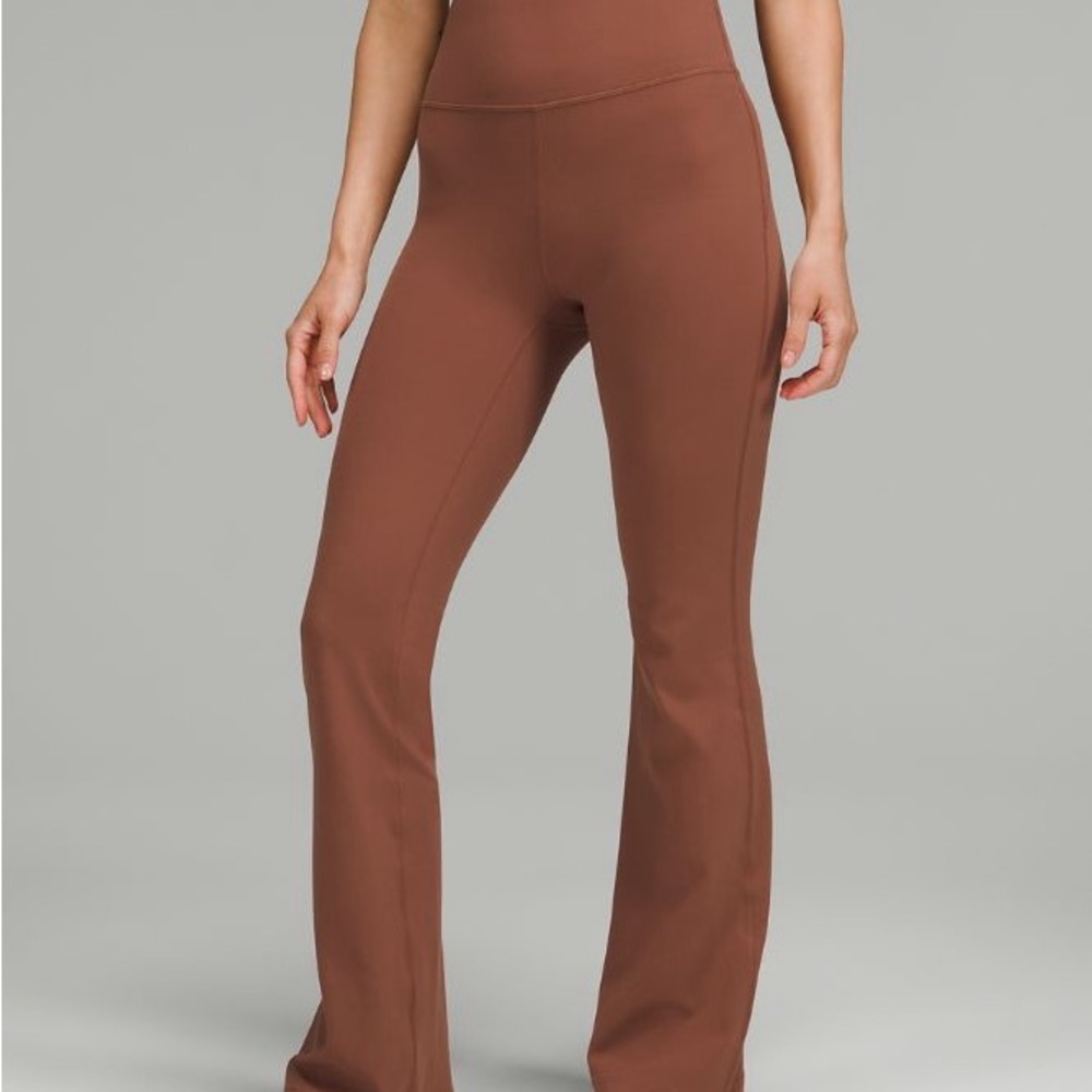 Groove Super-High-Rise Flared Pant
Nulu Lululemon size 4